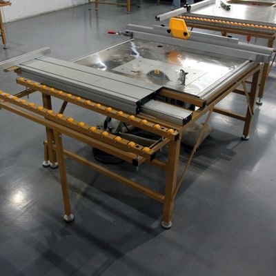Facile à utiliser machine à cisailles de table coulissante pour la coupe de panneaux portables