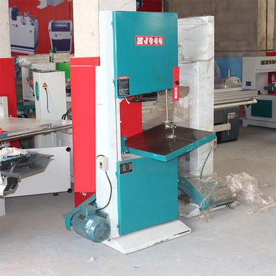 Machine de travail du bois Scie automatique de table pour la coupe du bois dans une usine de transformation du bois