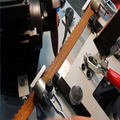 Équipement de soudage automatique des dents pour le broyage de lames de scie bimetalliques